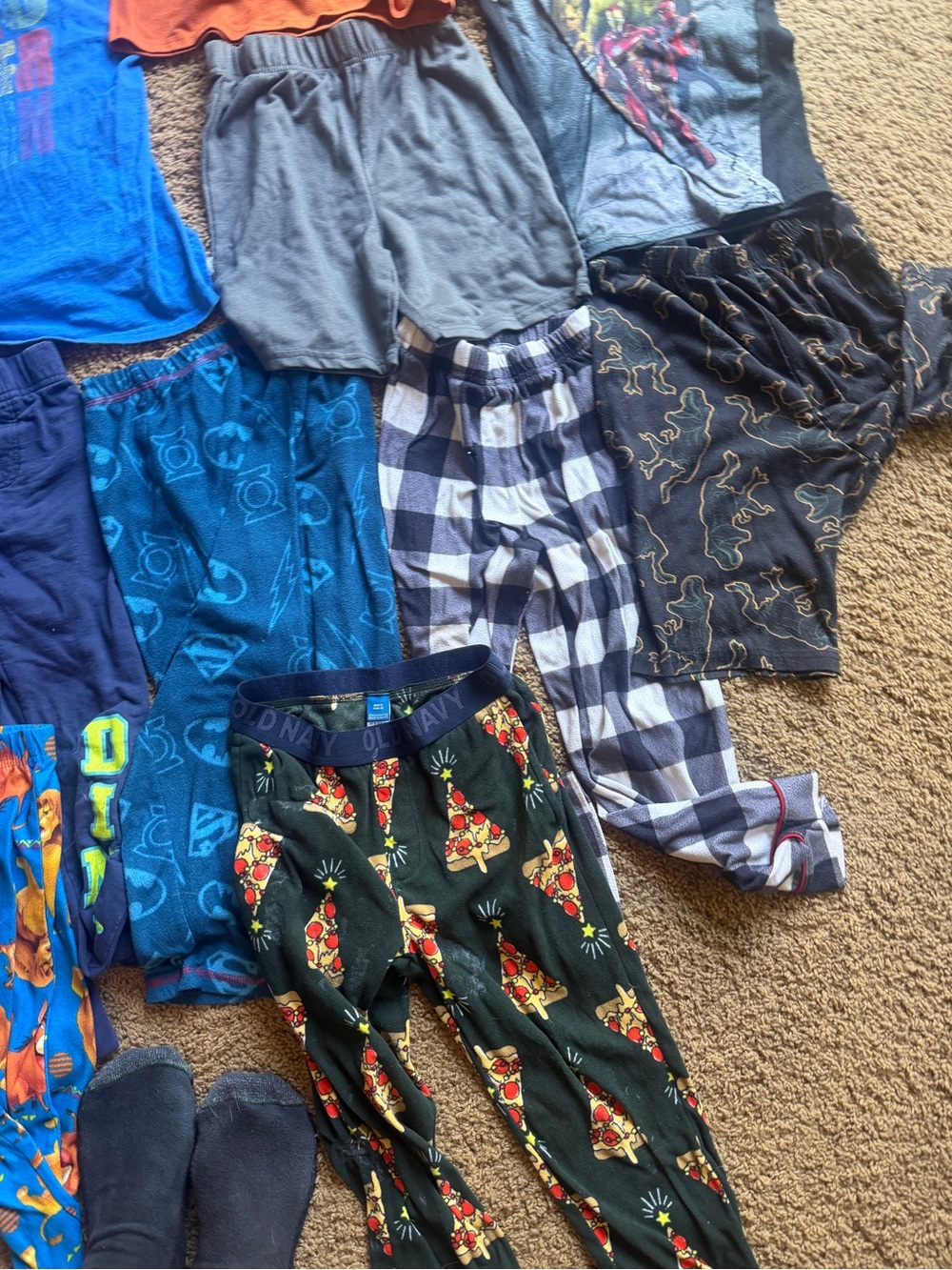 Kids Mixed pajama and t shirt bundle varying sizes between S and size 8 - Picture 4 of 6